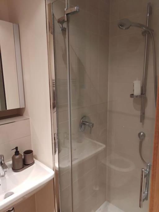 Beautiful 2Br/2Bar Apartement In European District Брюссель Экстерьер фото